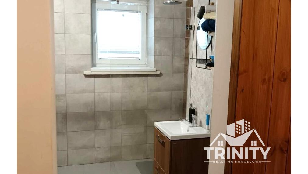 Na predaj zrekonštruovaný 2-izbový tehlový byt s balkónom v Nových Zámkoch