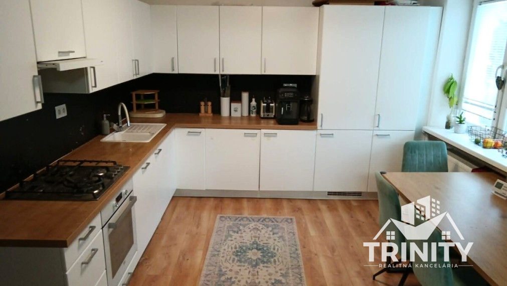 Na predaj zrekonštruovaný 2-izbový tehlový byt s balkónom v Nových Zámkoch