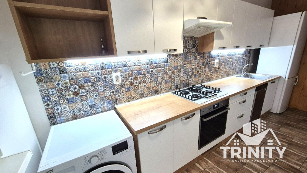 Na prenájom zariadený 3-izbový byt s balkónom v Nových Zámkoch