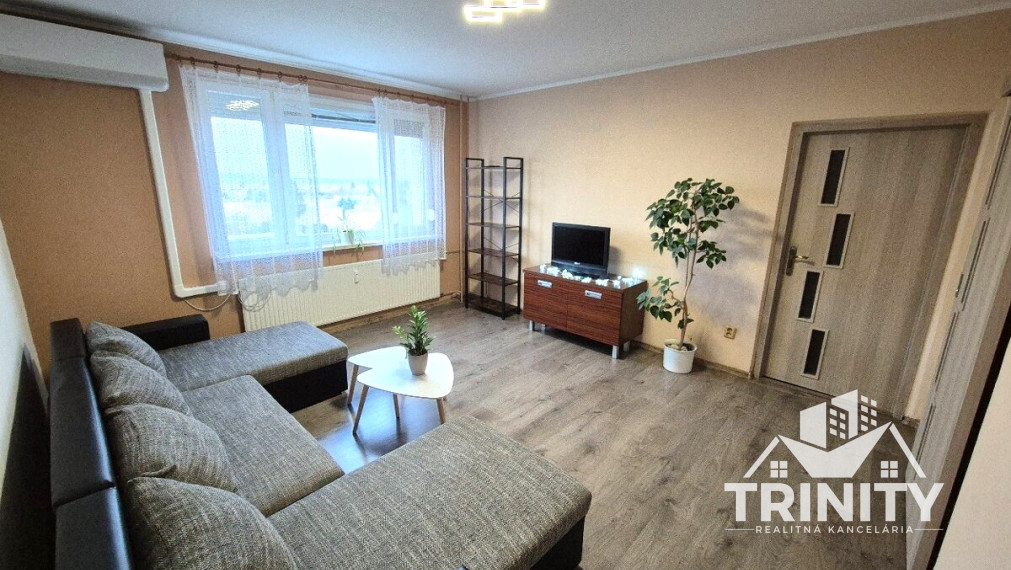 Na prenájom zariadený 3-izbový byt s balkónom v Nových Zámkoch