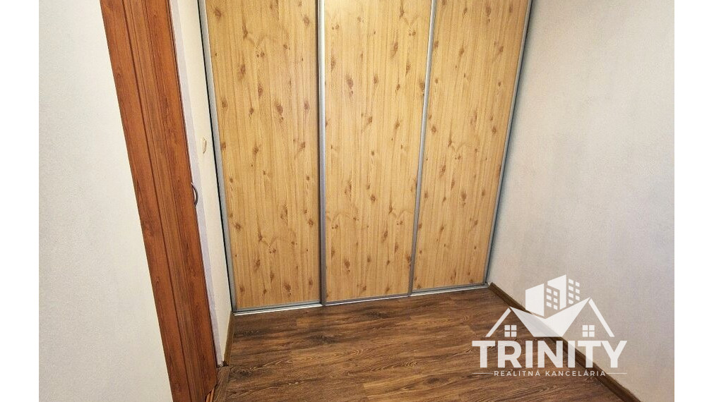 Na prenájom zariadený 3-izbový byt s balkónom v Nových Zámkoch