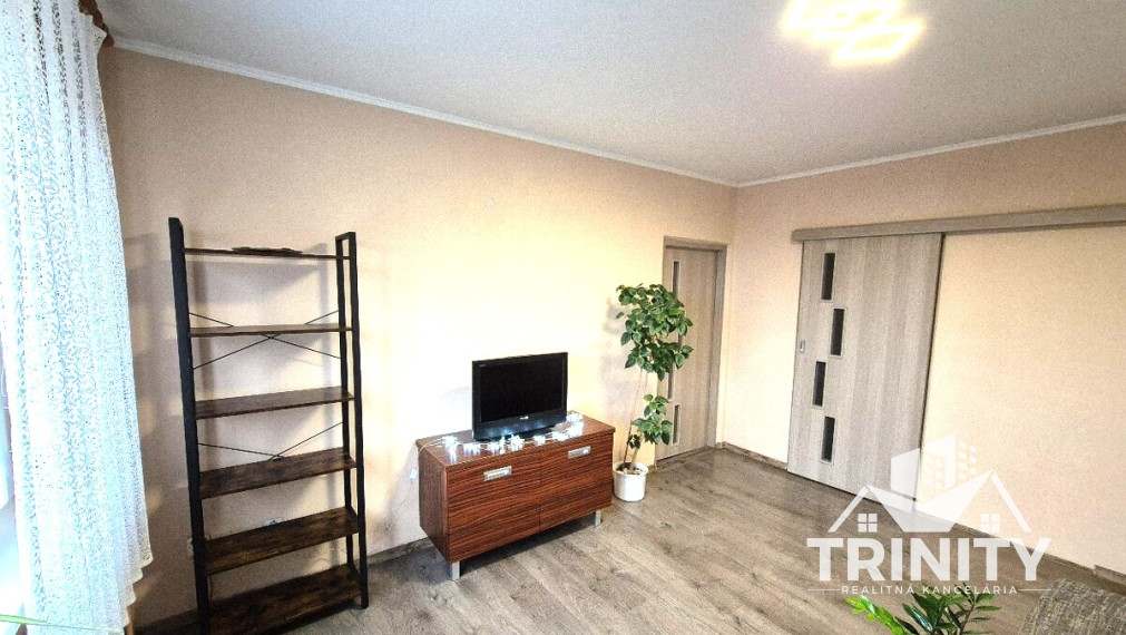 Na prenájom zariadený 3-izbový byt s balkónom v Nových Zámkoch