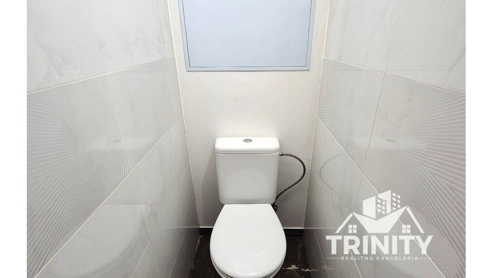 Na prenájom zariadený 3-izbový byt s balkónom v Nových Zámkoch