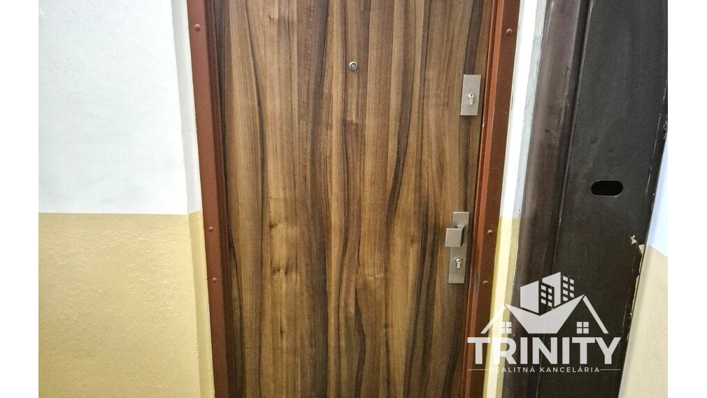 Na prenájom zariadený 3-izbový byt s balkónom v Nových Zámkoch