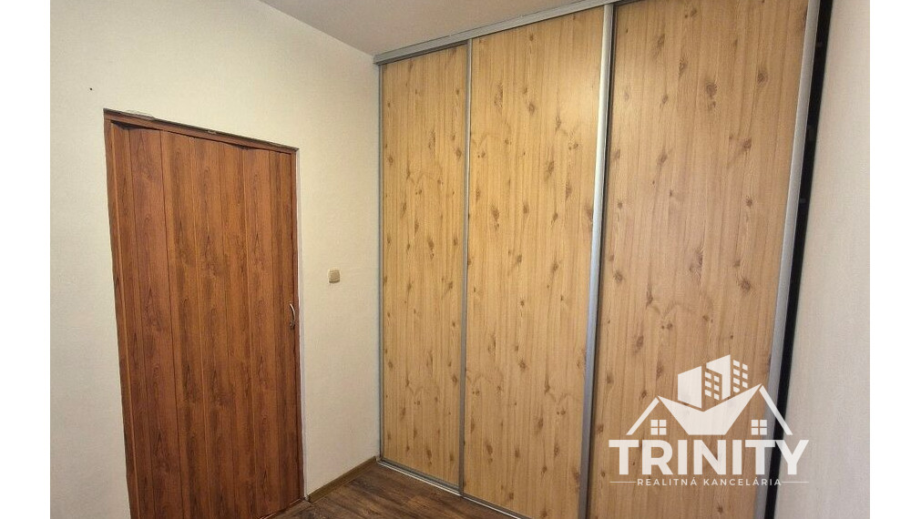 Na prenájom zariadený 3-izbový byt s balkónom v Nových Zámkoch