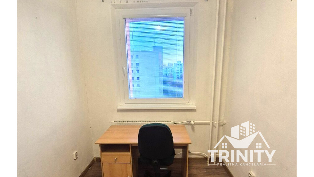 Na prenájom zariadený 3-izbový byt s balkónom v Nových Zámkoch