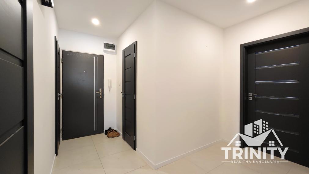 Na prenájom prerobený 3-izbový byt pri centre v Nových Zámkoch