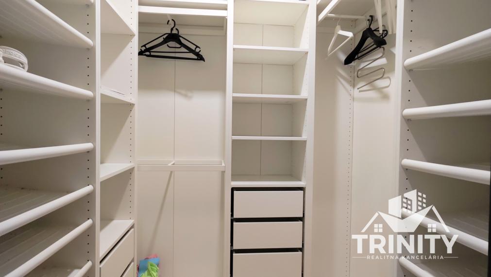 Na prenájom prerobený 3-izbový byt pri centre v Nových Zámkoch