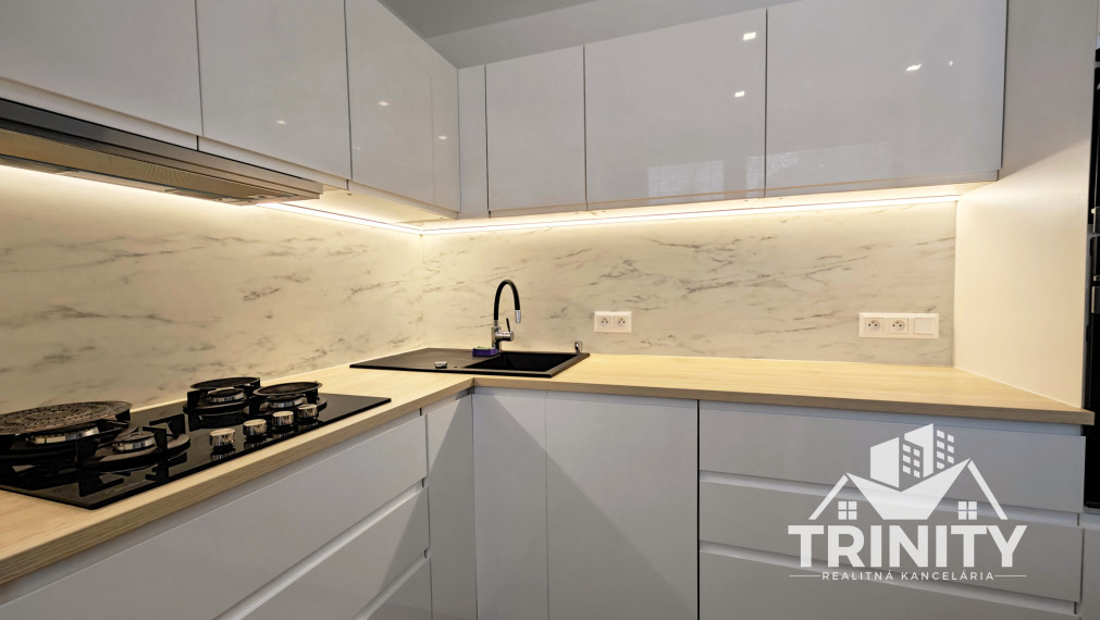 Na prenájom prerobený 3-izbový byt pri centre v Nových Zámkoch