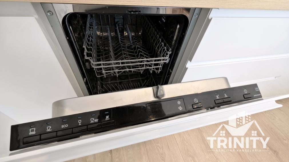 Na prenájom prerobený 3-izbový byt pri centre v Nových Zámkoch