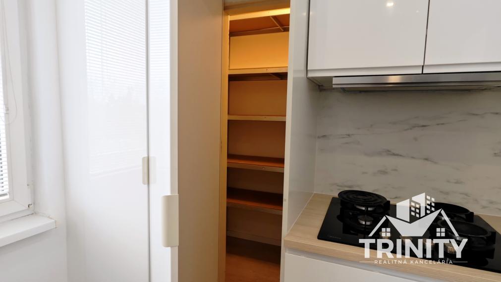 Na prenájom prerobený 3-izbový byt pri centre v Nových Zámkoch