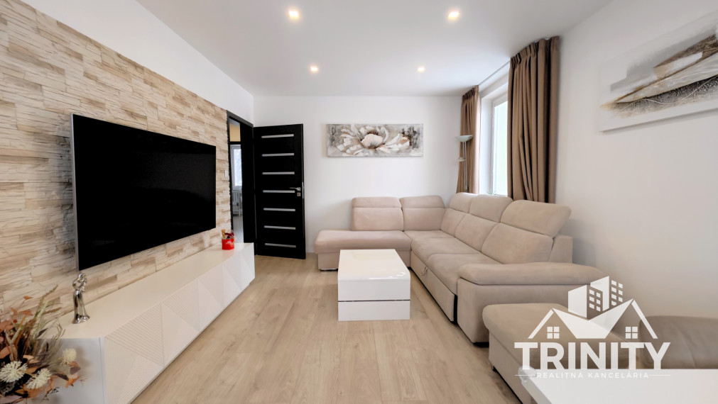 Na prenájom prerobený 3-izbový byt pri centre v Nových Zámkoch