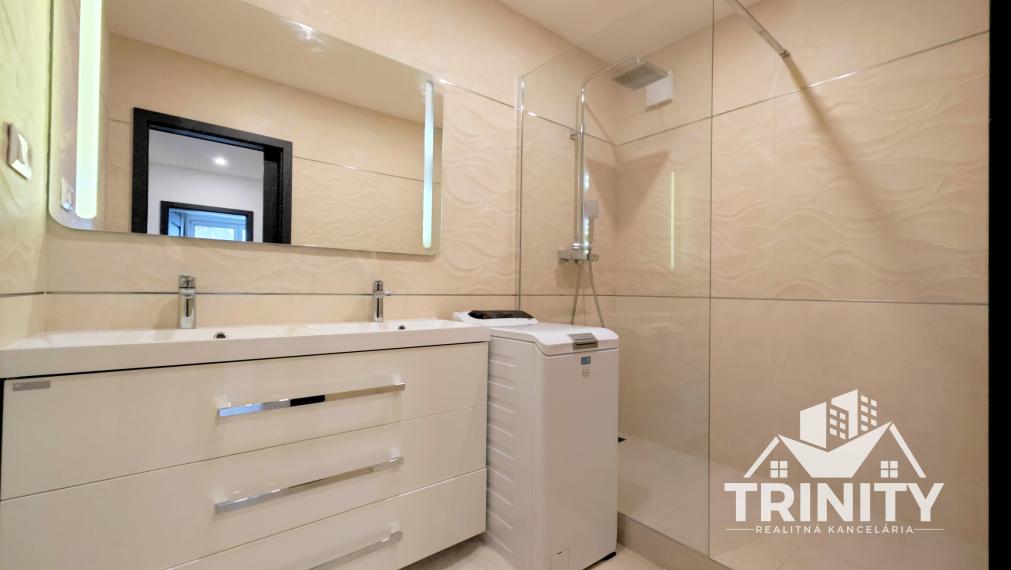 Na prenájom prerobený 3-izbový byt pri centre v Nových Zámkoch