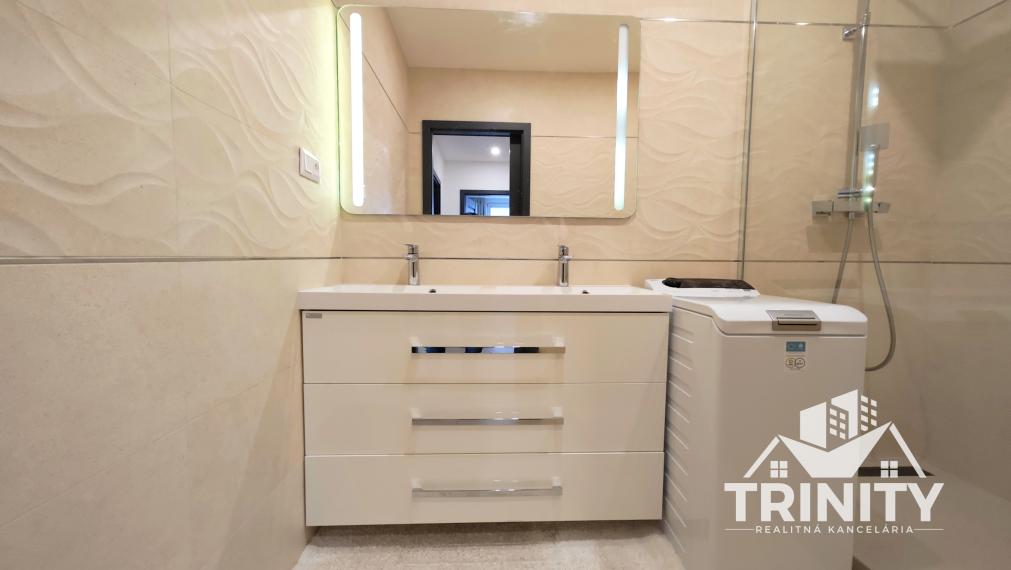 Na prenájom prerobený 3-izbový byt pri centre v Nových Zámkoch