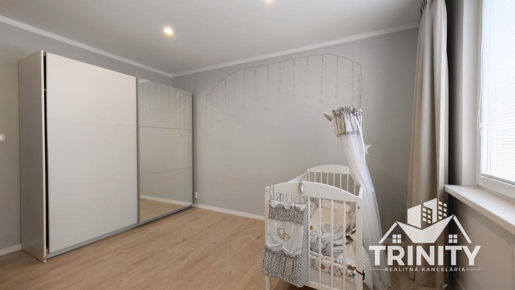 Na prenájom prerobený 3-izbový byt pri centre v Nových Zámkoch