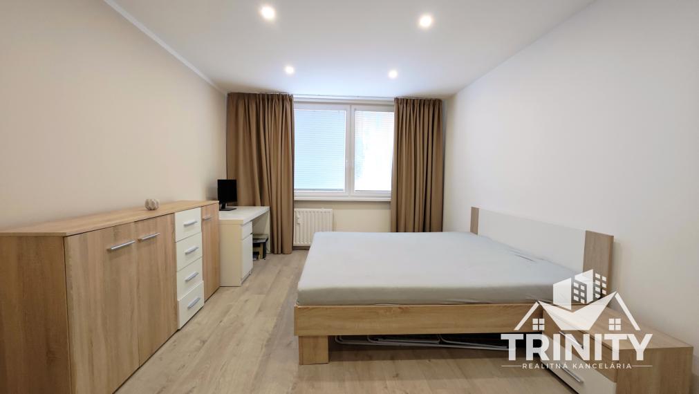 Na prenájom prerobený 3-izbový byt pri centre v Nových Zámkoch