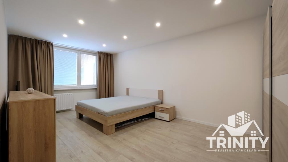 Na prenájom prerobený 3-izbový byt pri centre v Nových Zámkoch