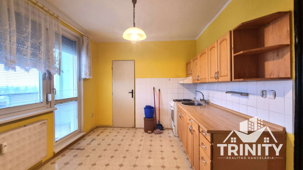 Na prenájom 4-izbový byt v s balkónom v Nových Zámkoch