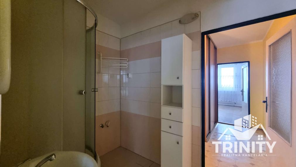 Na prenájom 4-izbový byt v s balkónom v Nových Zámkoch