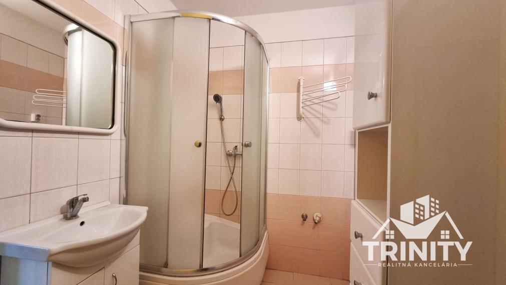 Na prenájom 4-izbový byt v s balkónom v Nových Zámkoch