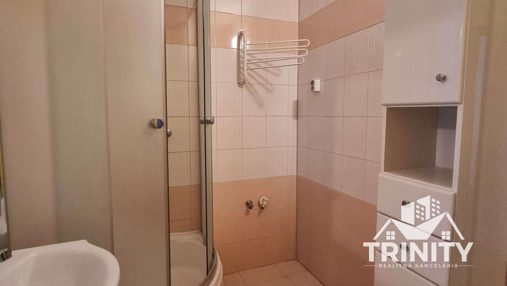 Na prenájom 4-izbový byt v s balkónom v Nových Zámkoch