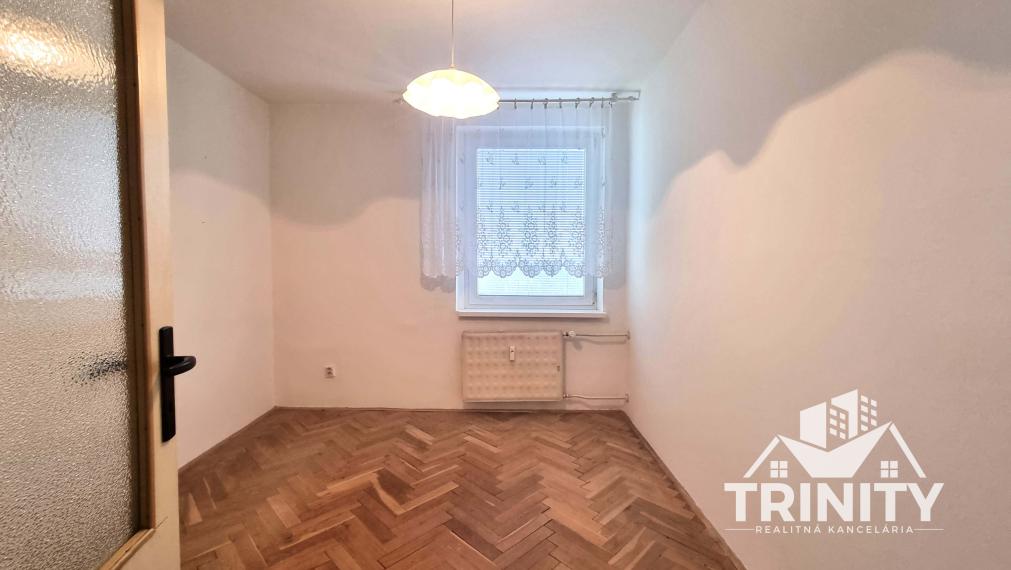 Na prenájom 4-izbový byt v s balkónom v Nových Zámkoch