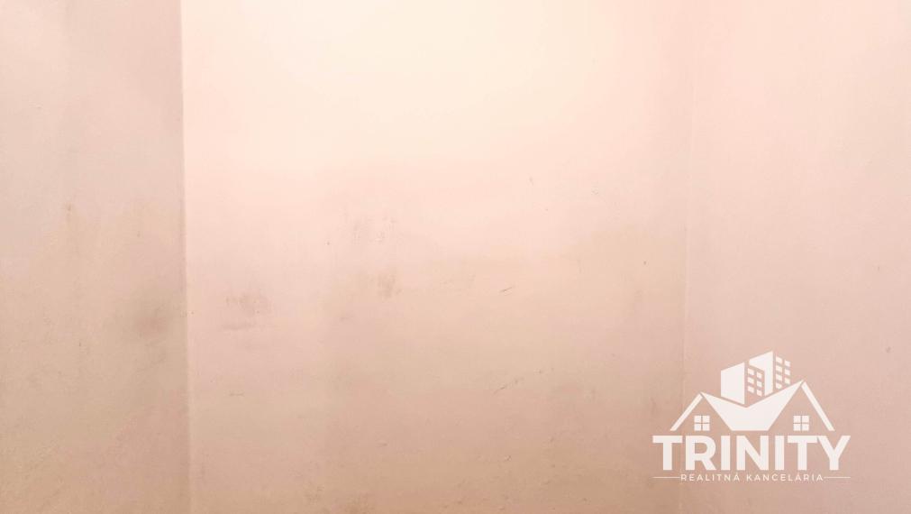 Na prenájom 4-izbový byt v s balkónom v Nových Zámkoch