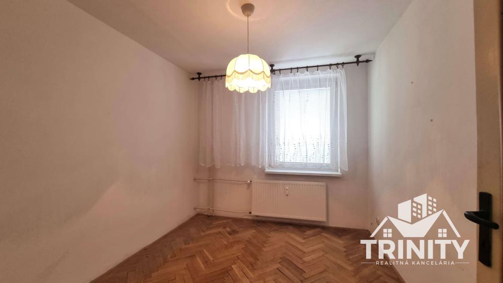 Na prenájom 4-izbový byt v s balkónom v Nových Zámkoch