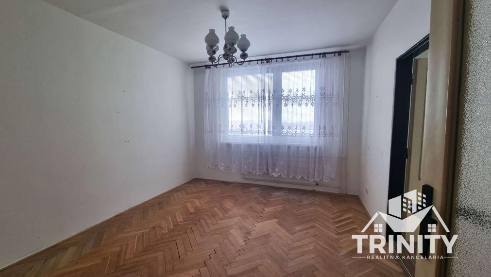 Na prenájom 4-izbový byt v s balkónom v Nových Zámkoch