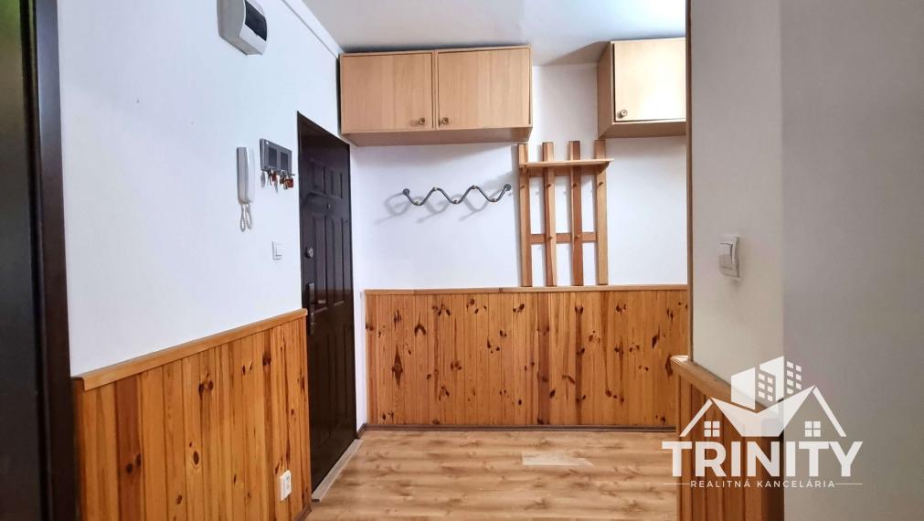 Na  prenájom zariadený 3-izbový byt s balkónom v meste v Nové Zámky