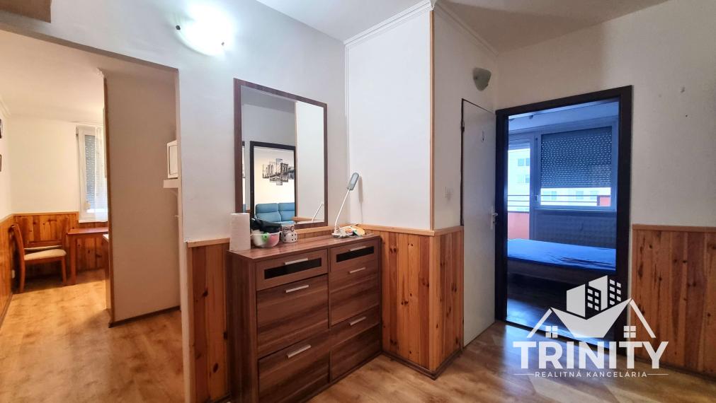 Na  prenájom zariadený 3-izbový byt s balkónom v meste v Nové Zámky