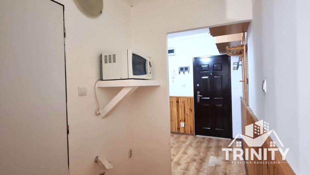 Na  prenájom zariadený 3-izbový byt s balkónom v meste v Nové Zámky