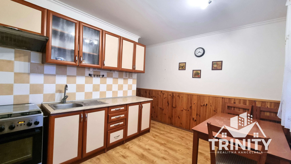 Na  prenájom zariadený 3-izbový byt s balkónom v meste v Nové Zámky