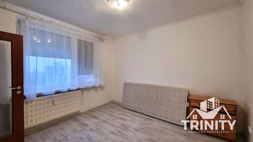 Na  prenájom zariadený 3-izbový byt s balkónom v meste v Nové Zámky