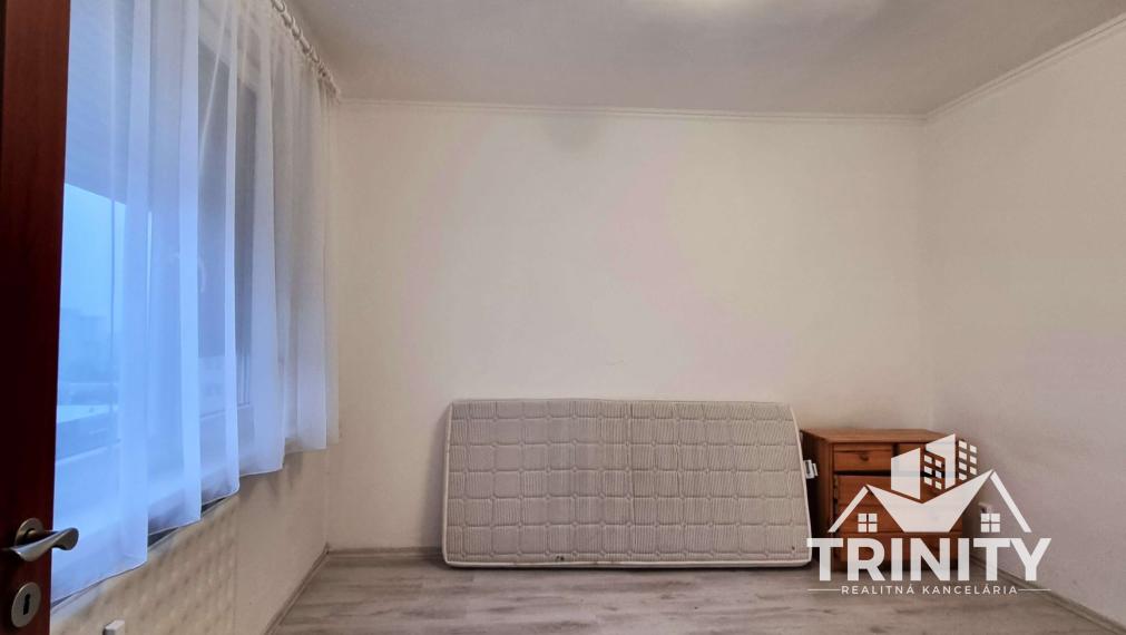 Na  prenájom zariadený 3-izbový byt s balkónom v meste v Nové Zámky