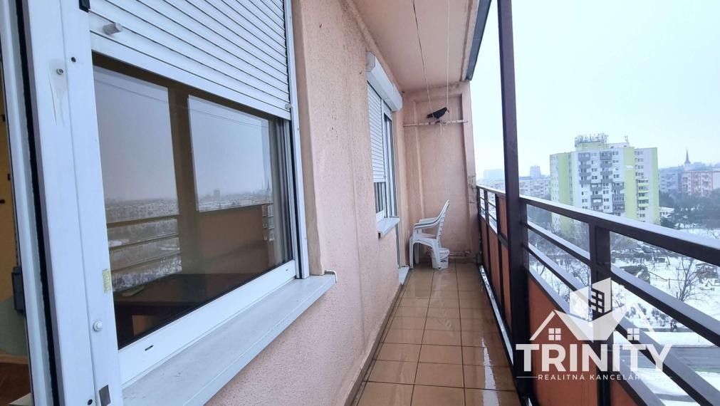 Na  prenájom zariadený 3-izbový byt s balkónom v meste v Nové Zámky