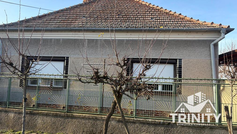 Na predaj 4-izbový rodinný dom v obci Dvory nad Žitavou