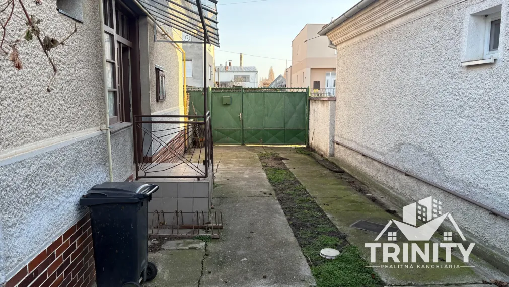 Na predaj 4-izbový rodinný dom v obci Dvory nad Žitavou