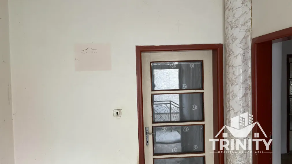 Na predaj 4-izbový rodinný dom v obci Dvory nad Žitavou