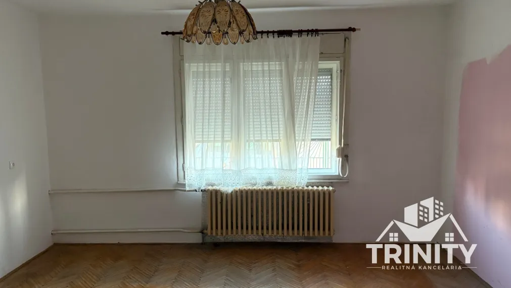 Na predaj 4-izbový rodinný dom v obci Dvory nad Žitavou