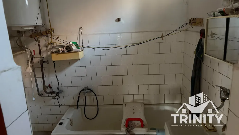 Na predaj 4-izbový rodinný dom v obci Dvory nad Žitavou