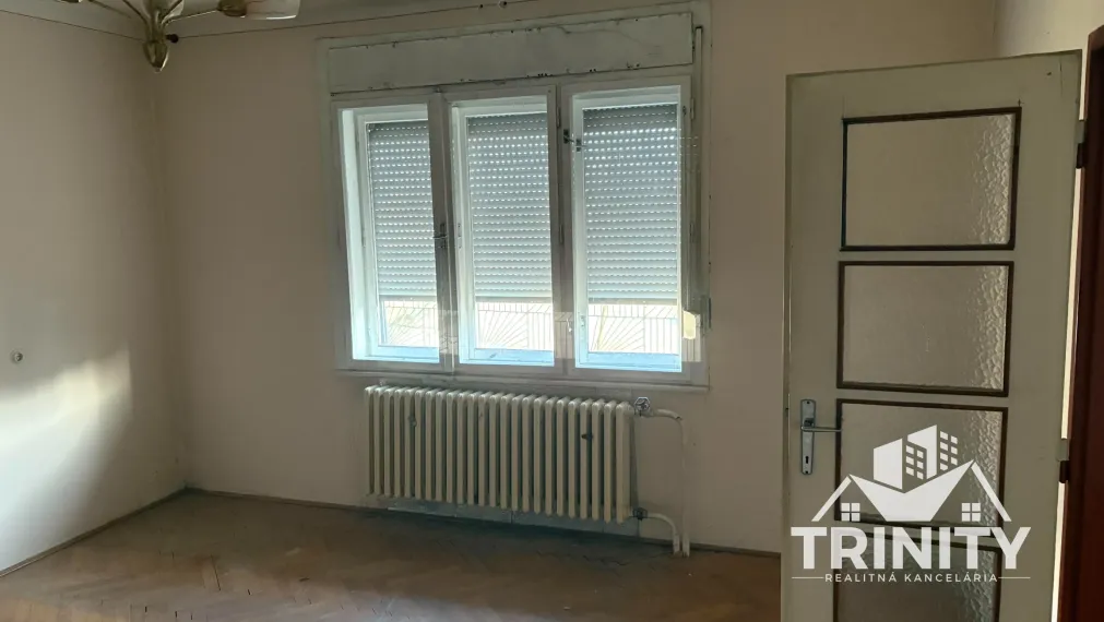 Na predaj 4-izbový rodinný dom v obci Dvory nad Žitavou