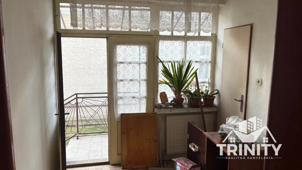 Na predaj 4-izbový rodinný dom v obci Dvory nad Žitavou