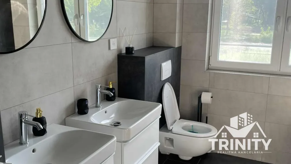 Na prenájom luxusný a zariadený 3-izbový byt v Nových Zámkoch