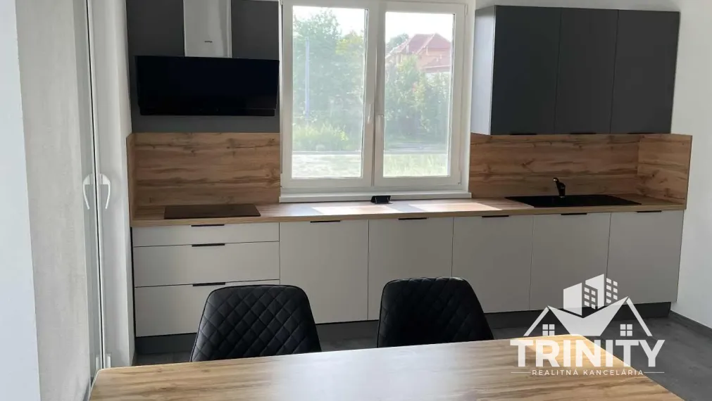 Na prenájom luxusný a zariadený 3-izbový byt v Nových Zámkoch