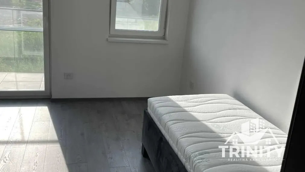 Na prenájom luxusný a zariadený 3-izbový byt v Nových Zámkoch