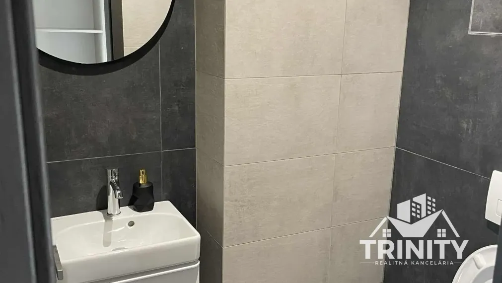 Na prenájom luxusný a zariadený 3-izbový byt v Nových Zámkoch