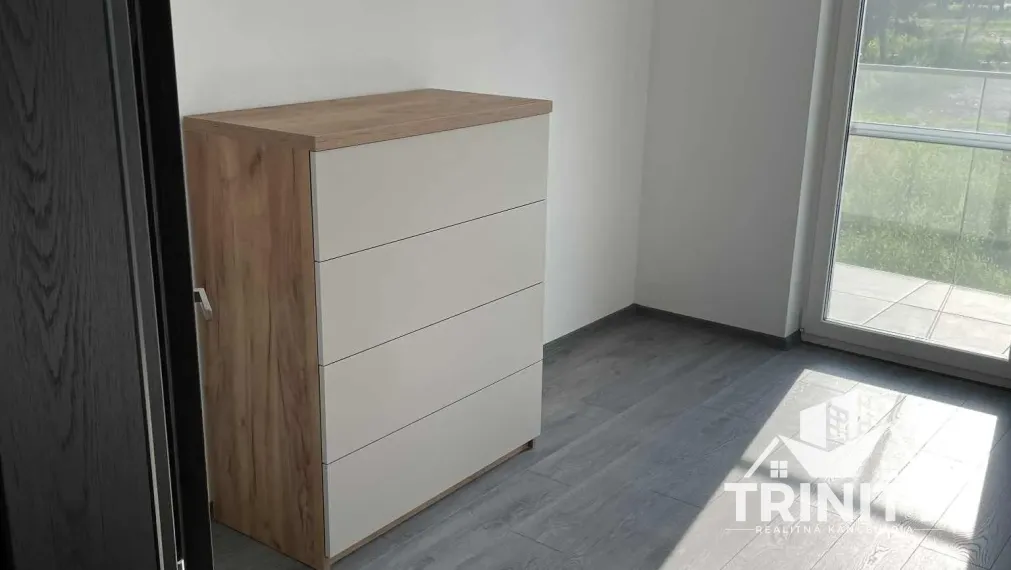 Na prenájom luxusný a zariadený 3-izbový byt v Nových Zámkoch