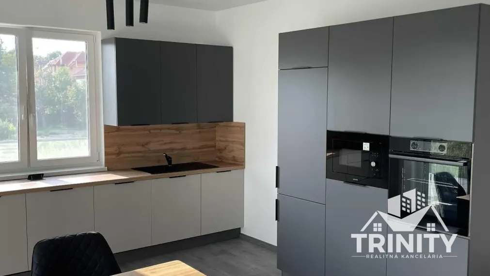 Na prenájom luxusný a zariadený 3-izbový byt v Nových Zámkoch