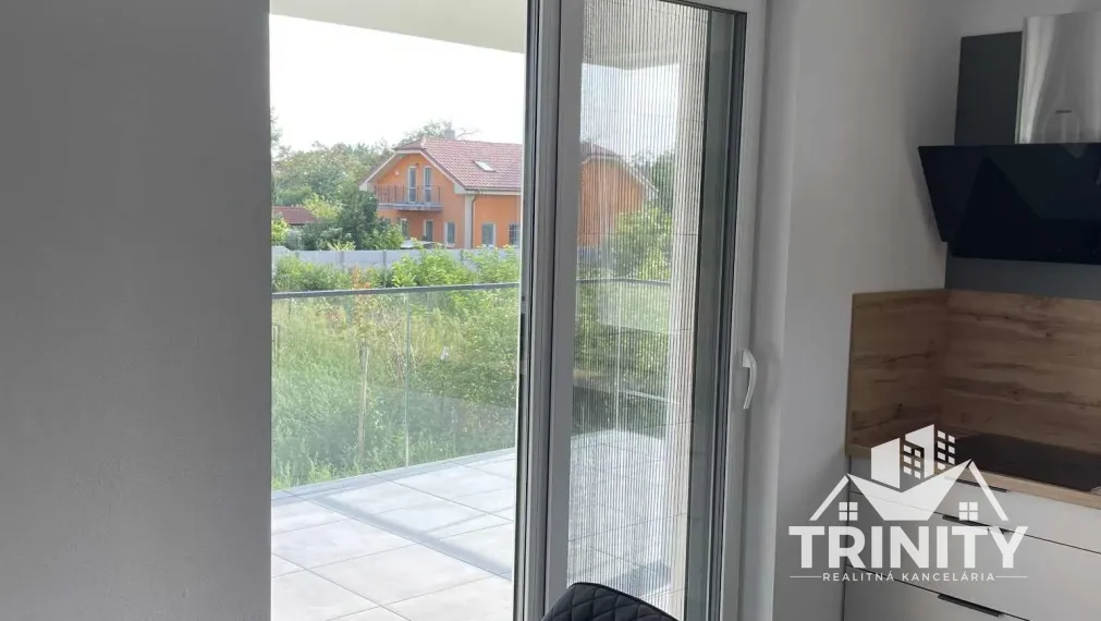 Na prenájom luxusný a zariadený 3-izbový byt v Nových Zámkoch